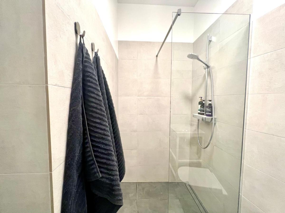 Stylish New Apartment In Riga Old Town - City Centre, Self Check-In, Walkable To Major Attractions Exteriör bild